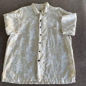 Tommy Bahama button down short sleeve shirt